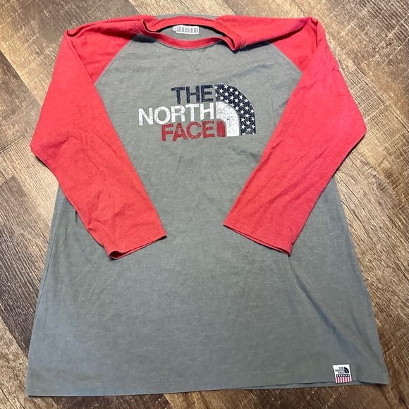 The North Face Tops - Northface Women's 3/4 sleeve baseball T-shirt Sz XL - EGUC- gray, red/wth/blue